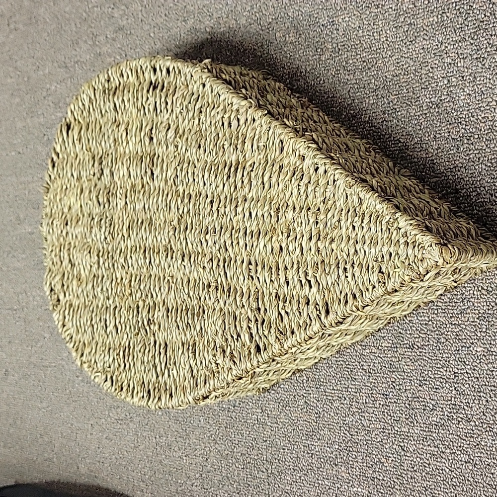 Basket for tabletop. Carrot For Easter. Nwot - Picture 2 of 2